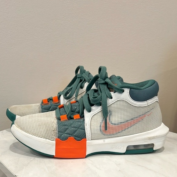 🔥Nike LeBron Witness 8 Basketball🔥 - Picture 1 of 5